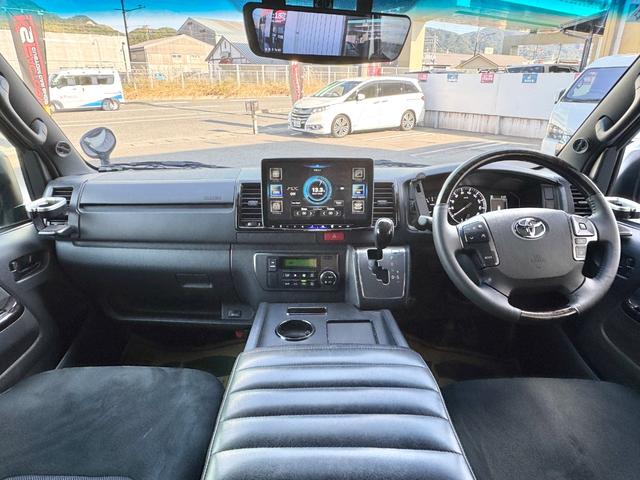 ハイエースバン スーパーＧＬ　ダークプライムＩＩ　ＡＬＰＩＮＥ　ＢＩＧＸ／ワンオーナー／ベッドキット／ＢＲＩＤＥシート／デジタルインナーミラー／ドラレコ／天井スピーカー／後席モニター／社外リアバンパー／デイトナ／車中泊仕様／中古ハイエースカスタム（2枚目）