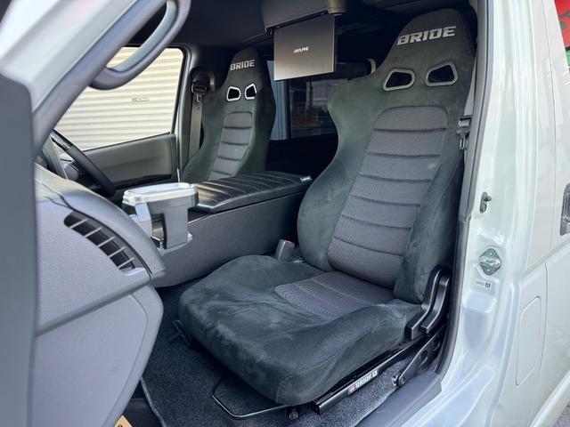ハイエースバン スーパーＧＬ　ダークプライムＩＩ　ＡＬＰＩＮＥ　ＢＩＧＸ／ワンオーナー／ベッドキット／ＢＲＩＤＥシート／デジタルインナーミラー／ドラレコ／天井スピーカー／後席モニター／社外リアバンパー／デイトナ／車中泊仕様／中古ハイエースカスタム（4枚目）