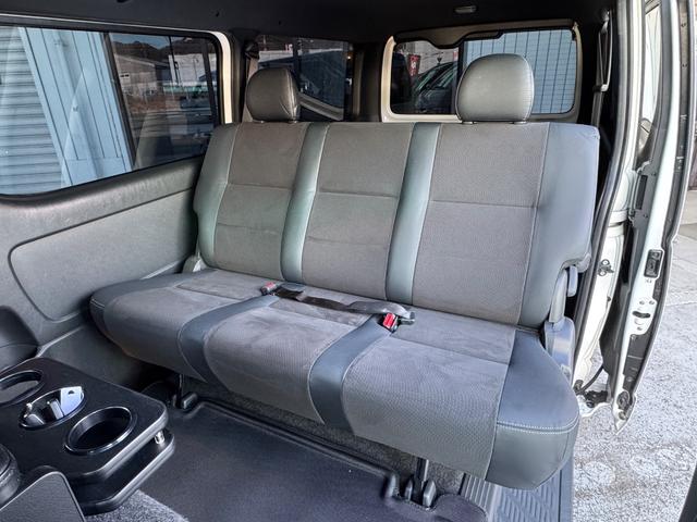 ハイエースバン スーパーＧＬ　ダークプライムＩＩ　ＡＬＰＩＮＥ　ＢＩＧＸ／ワンオーナー／ベッドキット／ＢＲＩＤＥシート／デジタルインナーミラー／ドラレコ／天井スピーカー／後席モニター／社外リアバンパー／デイトナ／車中泊仕様／中古ハイエースカスタム（7枚目）