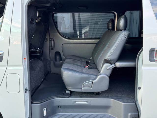 ハイエースバン スーパーＧＬ　ダークプライムＩＩ　ＡＬＰＩＮＥ　ＢＩＧＸ／ワンオーナー／ベッドキット／ＢＲＩＤＥシート／デジタルインナーミラー／ドラレコ／天井スピーカー／後席モニター／社外リアバンパー／デイトナ／車中泊仕様／中古ハイエースカスタム（8枚目）