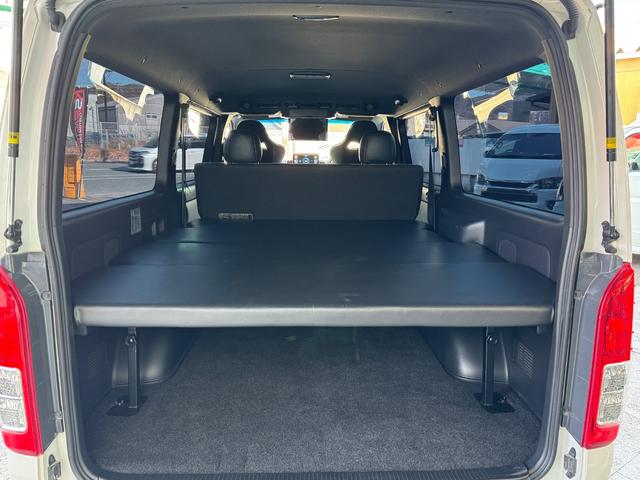 ハイエースバン スーパーＧＬ　ダークプライムＩＩ　ＡＬＰＩＮＥ　ＢＩＧＸ／ワンオーナー／ベッドキット／ＢＲＩＤＥシート／デジタルインナーミラー／ドラレコ／天井スピーカー／後席モニター／社外リアバンパー／デイトナ／車中泊仕様／中古ハイエースカスタム（9枚目）