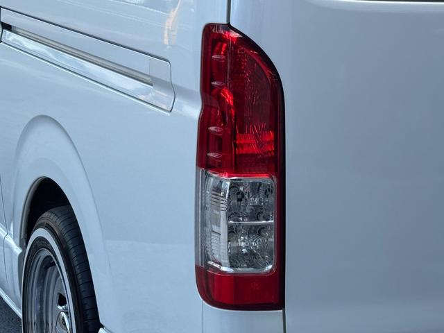 ハイエースバン スーパーＧＬ　ダークプライムＩＩ　ＡＬＰＩＮＥ　ＢＩＧＸ／ワンオーナー／ベッドキット／ＢＲＩＤＥシート／デジタルインナーミラー／ドラレコ／天井スピーカー／後席モニター／社外リアバンパー／デイトナ／車中泊仕様／中古ハイエースカスタム（66枚目）