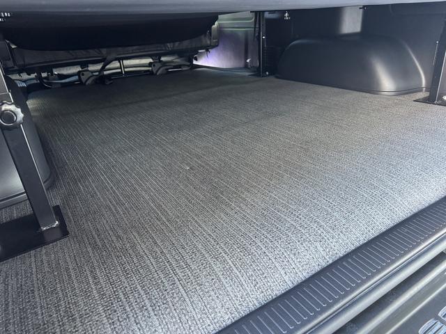 ハイエースバン スーパーGL 50TH アニバーサリーリミテッド ワイド/ディーゼル/50周年/グラファイトメタリック/ジョーカーフロントバンパー//ベッドキット/ALPINE11インチBIGXナビ/フルフラット/車中泊/キャンピングカー仕様/ハイエースカスタム(15枚目)