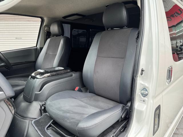 ハイエースバン スーパーＧＬ　ダークプライム　ディーゼル車／フルエアロ／ＥＳＳＥＸ／１８ＡＷ／／ローダウン／ＣＲＳバッドフェイスボンネット／８インチナビ／ＥＴＣ／バックカメラ／４１５コブラ／フロントスポイラー／ハイエース／カスタム／中古ハイエース（4枚目）