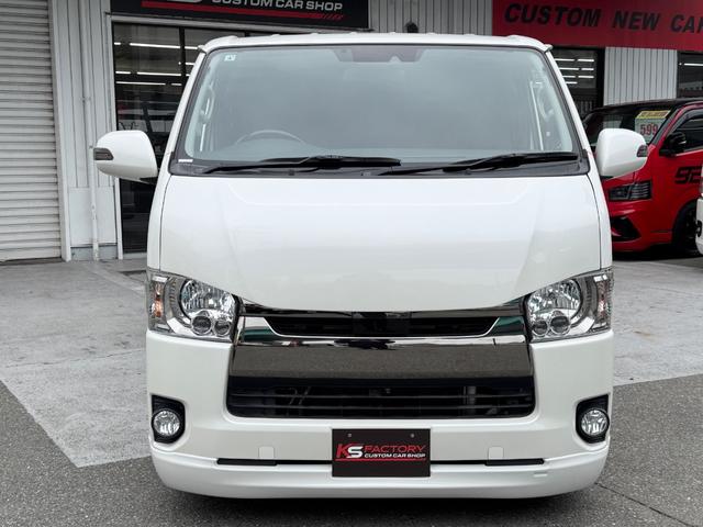 ハイエースバン スーパーＧＬ　ダークプライム　ディーゼル車／フルエアロ／ＥＳＳＥＸ／１８ＡＷ／／ローダウン／ＣＲＳバッドフェイスボンネット／８インチナビ／ＥＴＣ／バックカメラ／４１５コブラ／フロントスポイラー／ハイエース／カスタム／中古ハイエース（12枚目）