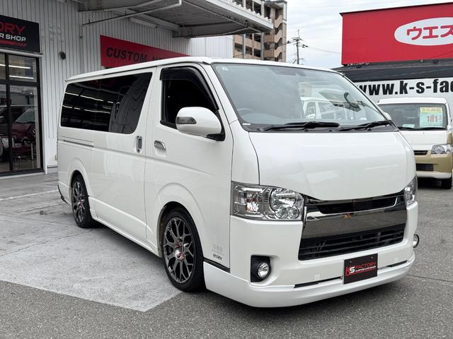 ハイエースバン スーパーＧＬ　ダークプライム　ディーゼル車／フルエアロ／ＥＳＳＥＸ／１８ＡＷ／／ローダウン／ＣＲＳバッドフェイスボンネット／８インチナビ／ＥＴＣ／バックカメラ／４１５コブラ／フロントスポイラー／ハイエース／カスタム／中古ハイエース（16枚目）