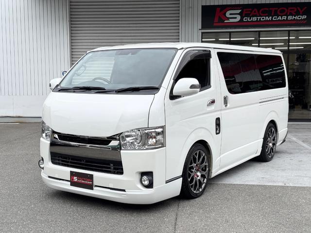 ハイエースバン スーパーＧＬ　ダークプライム　ディーゼル車／フルエアロ／ＥＳＳＥＸ／１８ＡＷ／／ローダウン／ＣＲＳバッドフェイスボンネット／８インチナビ／ＥＴＣ／バックカメラ／４１５コブラ／フロントスポイラー／ハイエース／カスタム／中古ハイエース（17枚目）