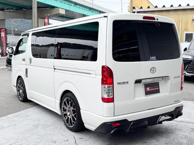 ハイエースバン スーパーＧＬ　ダークプライム　ディーゼル車／フルエアロ／ＥＳＳＥＸ／１８ＡＷ／／ローダウン／ＣＲＳバッドフェイスボンネット／８インチナビ／ＥＴＣ／バックカメラ／４１５コブラ／フロントスポイラー／ハイエース／カスタム／中古ハイエース（18枚目）
