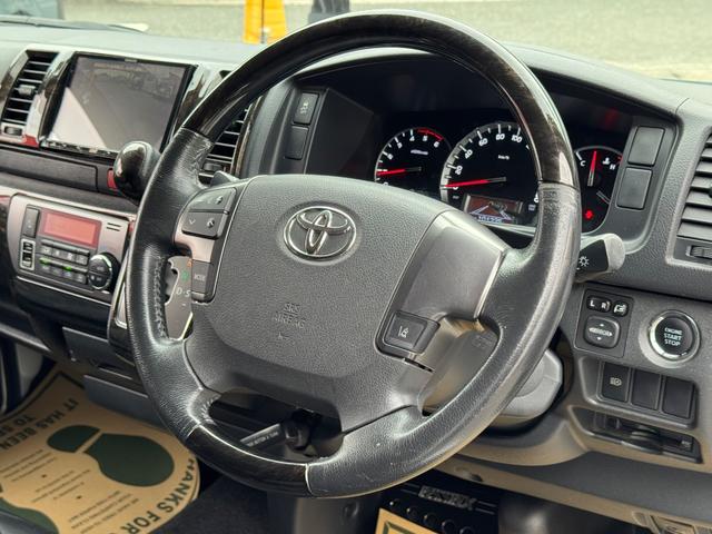 ハイエースバン スーパーＧＬ　ダークプライム　ディーゼル車／フルエアロ／ＥＳＳＥＸ／１８ＡＷ／／ローダウン／ＣＲＳバッドフェイスボンネット／８インチナビ／ＥＴＣ／バックカメラ／４１５コブラ／フロントスポイラー／ハイエース／カスタム／中古ハイエース（20枚目）