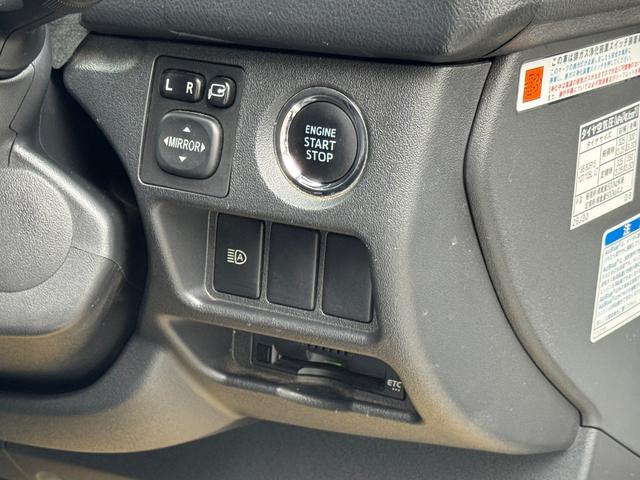 ハイエースバン スーパーＧＬ　ダークプライム　ディーゼル車／フルエアロ／ＥＳＳＥＸ／１８ＡＷ／／ローダウン／ＣＲＳバッドフェイスボンネット／８インチナビ／ＥＴＣ／バックカメラ／４１５コブラ／フロントスポイラー／ハイエース／カスタム／中古ハイエース（21枚目）