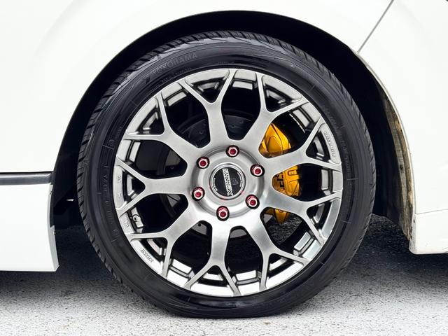 ハイエースバン スーパーＧＬ　ダークプライム　ディーゼル車／フルエアロ／ＥＳＳＥＸ／１８ＡＷ／／ローダウン／ＣＲＳバッドフェイスボンネット／８インチナビ／ＥＴＣ／バックカメラ／４１５コブラ／フロントスポイラー／ハイエース／カスタム／中古ハイエース（23枚目）