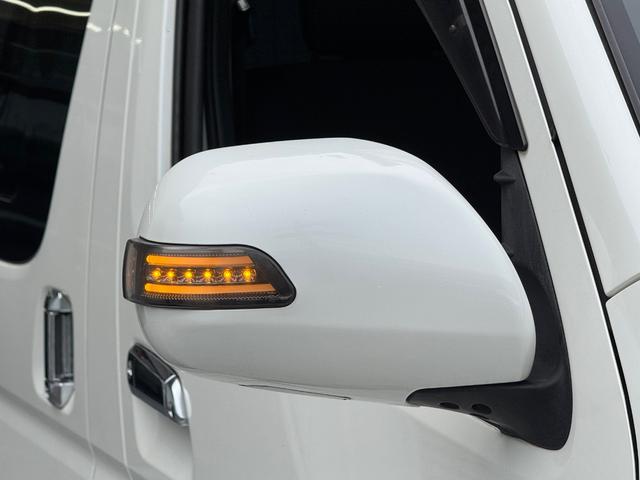 ハイエースバン スーパーＧＬ　ダークプライム　ディーゼル車／フルエアロ／ＥＳＳＥＸ／１８ＡＷ／／ローダウン／ＣＲＳバッドフェイスボンネット／８インチナビ／ＥＴＣ／バックカメラ／４１５コブラ／フロントスポイラー／ハイエース／カスタム／中古ハイエース（39枚目）