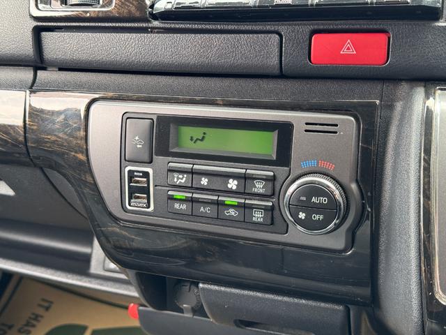 ハイエースバン スーパーＧＬ　ダークプライム　ディーゼル車／フルエアロ／ＥＳＳＥＸ／１８ＡＷ／／ローダウン／ＣＲＳバッドフェイスボンネット／８インチナビ／ＥＴＣ／バックカメラ／４１５コブラ／フロントスポイラー／ハイエース／カスタム／中古ハイエース（40枚目）