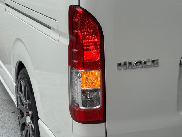 ハイエースバン スーパーＧＬ　ダークプライム　ディーゼル車／フルエアロ／ＥＳＳＥＸ／１８ＡＷ／／ローダウン／ＣＲＳバッドフェイスボンネット／８インチナビ／ＥＴＣ／バックカメラ／４１５コブラ／フロントスポイラー／ハイエース／カスタム／中古ハイエース（49枚目）