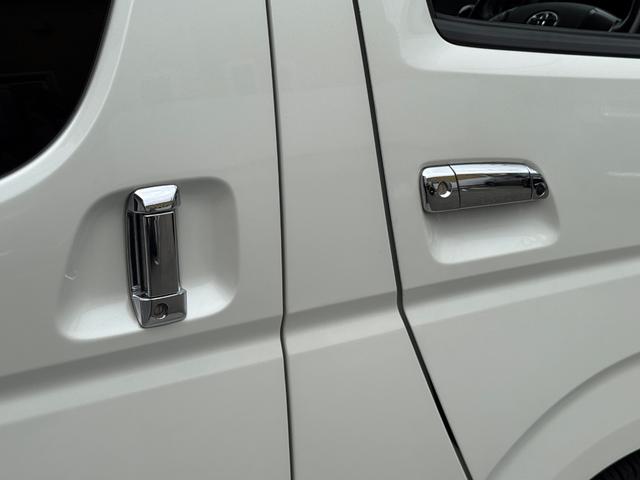 ハイエースバン スーパーＧＬ　ダークプライム　ディーゼル車／フルエアロ／ＥＳＳＥＸ／１８ＡＷ／／ローダウン／ＣＲＳバッドフェイスボンネット／８インチナビ／ＥＴＣ／バックカメラ／４１５コブラ／フロントスポイラー／ハイエース／カスタム／中古ハイエース（56枚目）