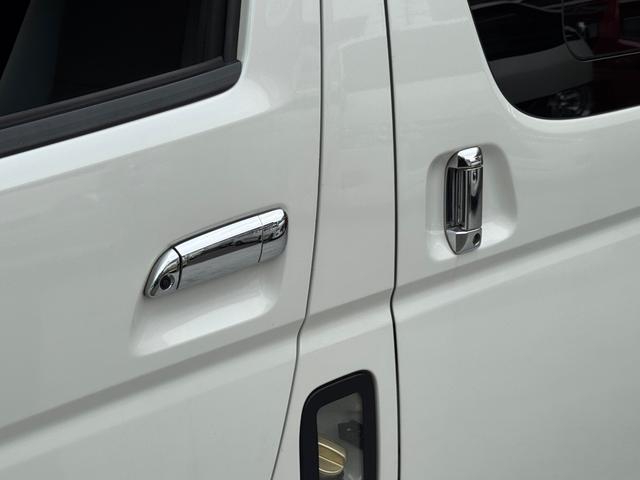 ハイエースバン スーパーＧＬ　ダークプライム　ディーゼル車／フルエアロ／ＥＳＳＥＸ／１８ＡＷ／／ローダウン／ＣＲＳバッドフェイスボンネット／８インチナビ／ＥＴＣ／バックカメラ／４１５コブラ／フロントスポイラー／ハイエース／カスタム／中古ハイエース（57枚目）