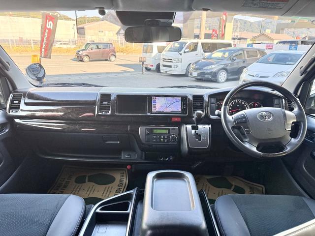 ハイエースバン スーパーＧＬ　ダークプライム　ディーゼル／フルエアロ／ローダウン／玄武／ショック／リアスポイラー／ＥＳＳＥＸ／ＥＷ－１８／ベッドキット／フローリングパネル／ヴァレンティ／シグマ／ＬＥＤテールランプ／インテリアパネル／中古ハイエース（2枚目）