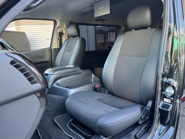 ハイエースバン スーパーＧＬ　ダークプライム　ディーゼル／フルエアロ／ローダウン／玄武／ショック／リアスポイラー／ＥＳＳＥＸ／ＥＷ－１８／ベッドキット／フローリングパネル／ヴァレンティ／シグマ／ＬＥＤテールランプ／インテリアパネル／中古ハイエース（4枚目）