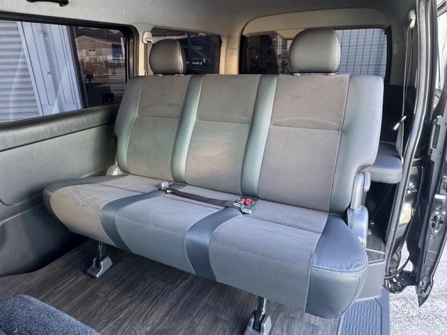 ハイエースバン スーパーＧＬ　ダークプライム　ディーゼル／フルエアロ／ローダウン／玄武／ショック／リアスポイラー／ＥＳＳＥＸ／ＥＷ－１８／ベッドキット／フローリングパネル／ヴァレンティ／シグマ／ＬＥＤテールランプ／インテリアパネル／中古ハイエース（7枚目）