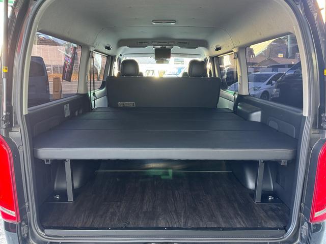ハイエースバン スーパーＧＬ　ダークプライム　ディーゼル／フルエアロ／ローダウン／玄武／ショック／リアスポイラー／ＥＳＳＥＸ／ＥＷ－１８／ベッドキット／フローリングパネル／ヴァレンティ／シグマ／ＬＥＤテールランプ／インテリアパネル／中古ハイエース（9枚目）