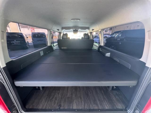 ハイエースバン スーパーＧＬ　ダークプライム　ディーゼル／フルエアロ／ローダウン／玄武／ショック／リアスポイラー／ＥＳＳＥＸ／ＥＷ－１８／ベッドキット／フローリングパネル／ヴァレンティ／シグマ／ＬＥＤテールランプ／インテリアパネル／中古ハイエース（10枚目）