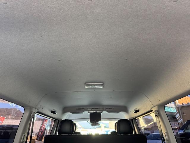 ハイエースバン スーパーＧＬ　ダークプライム　ディーゼル／フルエアロ／ローダウン／玄武／ショック／リアスポイラー／ＥＳＳＥＸ／ＥＷ－１８／ベッドキット／フローリングパネル／ヴァレンティ／シグマ／ＬＥＤテールランプ／インテリアパネル／中古ハイエース（12枚目）