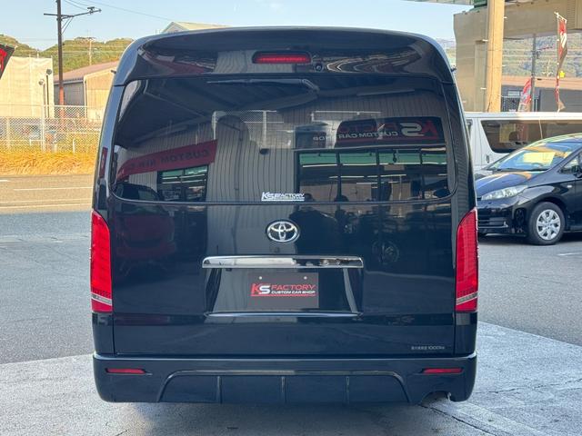 ハイエースバン スーパーＧＬ　ダークプライム　ディーゼル／フルエアロ／ローダウン／玄武／ショック／リアスポイラー／ＥＳＳＥＸ／ＥＷ－１８／ベッドキット／フローリングパネル／ヴァレンティ／シグマ／ＬＥＤテールランプ／インテリアパネル／中古ハイエース（15枚目）