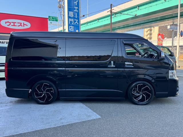 ハイエースバン スーパーＧＬ　ダークプライム　ディーゼル／フルエアロ／ローダウン／玄武／ショック／リアスポイラー／ＥＳＳＥＸ／ＥＷ－１８／ベッドキット／フローリングパネル／ヴァレンティ／シグマ／ＬＥＤテールランプ／インテリアパネル／中古ハイエース（16枚目）