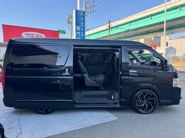 ハイエースバン スーパーＧＬ　ダークプライム　ディーゼル／フルエアロ／ローダウン／玄武／ショック／リアスポイラー／ＥＳＳＥＸ／ＥＷ－１８／ベッドキット／フローリングパネル／ヴァレンティ／シグマ／ＬＥＤテールランプ／インテリアパネル／中古ハイエース（17枚目）