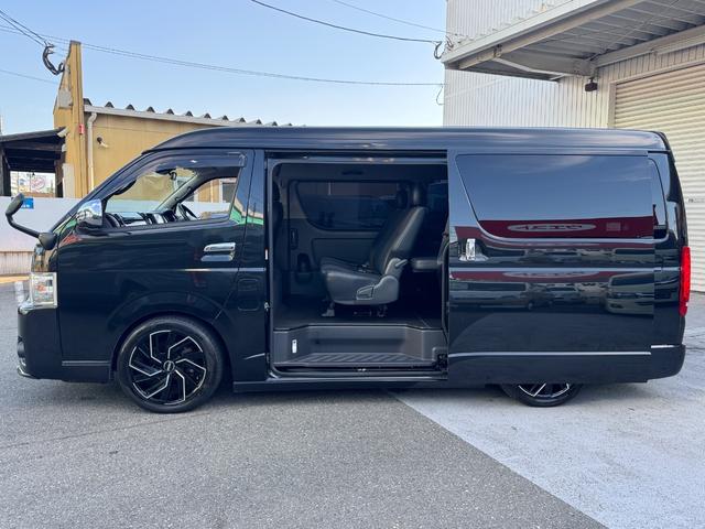ハイエースバン スーパーＧＬ　ダークプライム　ディーゼル／フルエアロ／ローダウン／玄武／ショック／リアスポイラー／ＥＳＳＥＸ／ＥＷ－１８／ベッドキット／フローリングパネル／ヴァレンティ／シグマ／ＬＥＤテールランプ／インテリアパネル／中古ハイエース（19枚目）