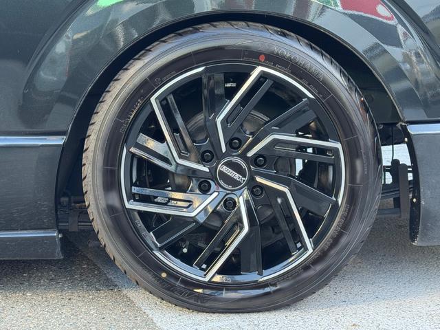 ハイエースバン スーパーＧＬ　ダークプライム　ディーゼル／フルエアロ／ローダウン／玄武／ショック／リアスポイラー／ＥＳＳＥＸ／ＥＷ－１８／ベッドキット／フローリングパネル／ヴァレンティ／シグマ／ＬＥＤテールランプ／インテリアパネル／中古ハイエース（20枚目）