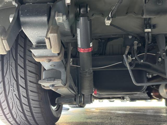 ハイエースバン スーパーＧＬ　ダークプライム　ディーゼル／フルエアロ／ローダウン／玄武／ショック／リアスポイラー／ＥＳＳＥＸ／ＥＷ－１８／ベッドキット／フローリングパネル／ヴァレンティ／シグマ／ＬＥＤテールランプ／インテリアパネル／中古ハイエース（22枚目）