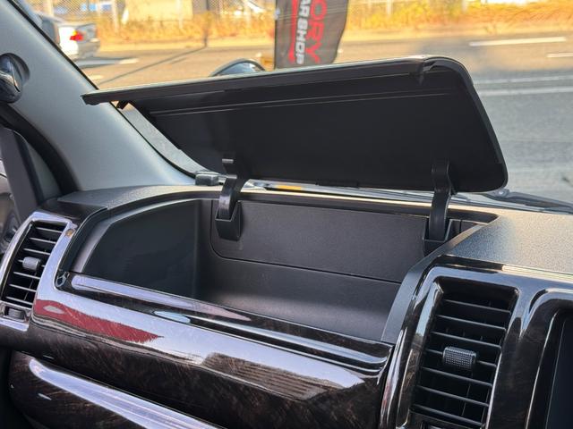 ハイエースバン スーパーＧＬ　ダークプライム　ディーゼル／フルエアロ／ローダウン／玄武／ショック／リアスポイラー／ＥＳＳＥＸ／ＥＷ－１８／ベッドキット／フローリングパネル／ヴァレンティ／シグマ／ＬＥＤテールランプ／インテリアパネル／中古ハイエース（66枚目）