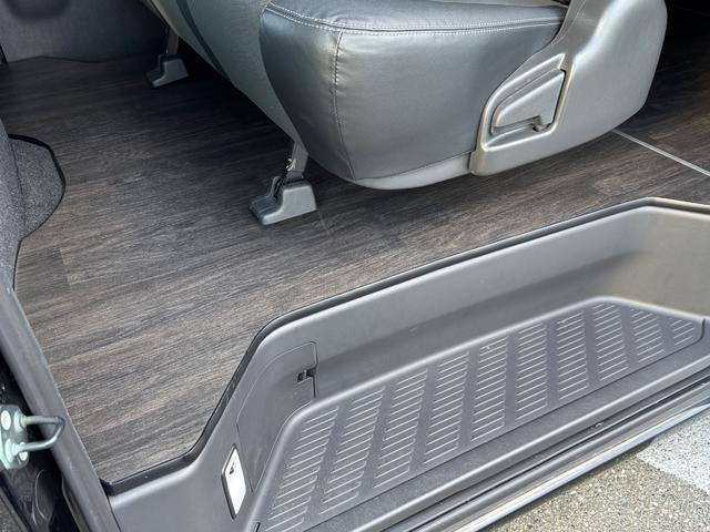 ハイエースバン スーパーＧＬ　ダークプライム　ディーゼル／フルエアロ／ローダウン／玄武／ショック／リアスポイラー／ＥＳＳＥＸ／ＥＷ－１８／ベッドキット／フローリングパネル／ヴァレンティ／シグマ／ＬＥＤテールランプ／インテリアパネル／中古ハイエース（71枚目）