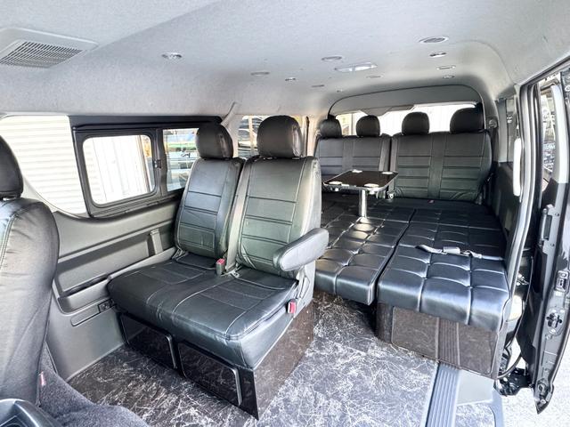 ハイエースワゴン ＧＬ　新車／ベッドキット／テーブル／シートアレンジ／フルフラット／新品１７ＡＷ／ゼロブレイク／４１５コブラスポイラー／ローダウン／ナスカータイヤ／間接照明／フローリング施工／新車ハイエースカスタム（2枚目）