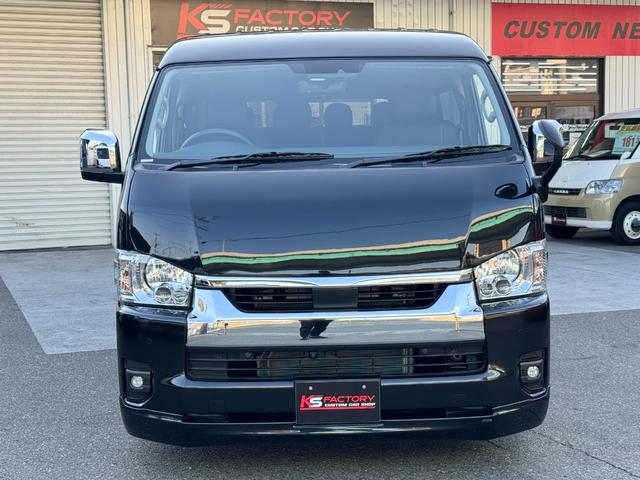 ハイエースワゴン ＧＬ　新車／ベッドキット／テーブル／シートアレンジ／フルフラット／新品１７ＡＷ／ゼロブレイク／４１５コブラスポイラー／ローダウン／ナスカータイヤ／間接照明／フローリング施工／新車ハイエースカスタム（29枚目）