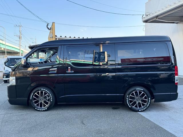 ハイエースワゴン ＧＬ　新車／ベッドキット／テーブル／シートアレンジ／フルフラット／新品１７ＡＷ／ゼロブレイク／４１５コブラスポイラー／ローダウン／ナスカータイヤ／間接照明／フローリング施工／新車ハイエースカスタム（30枚目）