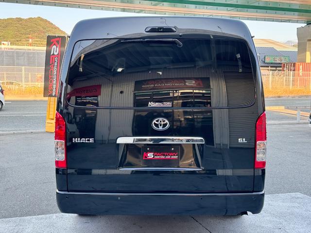 ハイエースワゴン ＧＬ　新車／ベッドキット／テーブル／シートアレンジ／フルフラット／新品１７ＡＷ／ゼロブレイク／４１５コブラスポイラー／ローダウン／ナスカータイヤ／間接照明／フローリング施工／新車ハイエースカスタム（31枚目）
