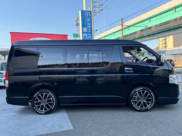 ハイエースワゴン ＧＬ　新車／ベッドキット／テーブル／シートアレンジ／フルフラット／新品１７ＡＷ／ゼロブレイク／４１５コブラスポイラー／ローダウン／ナスカータイヤ／間接照明／フローリング施工／新車ハイエースカスタム（32枚目）