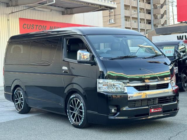 ハイエースワゴン ＧＬ　新車／ベッドキット／テーブル／シートアレンジ／フルフラット／新品１７ＡＷ／ゼロブレイク／４１５コブラスポイラー／ローダウン／ナスカータイヤ／間接照明／フローリング施工／新車ハイエースカスタム（33枚目）