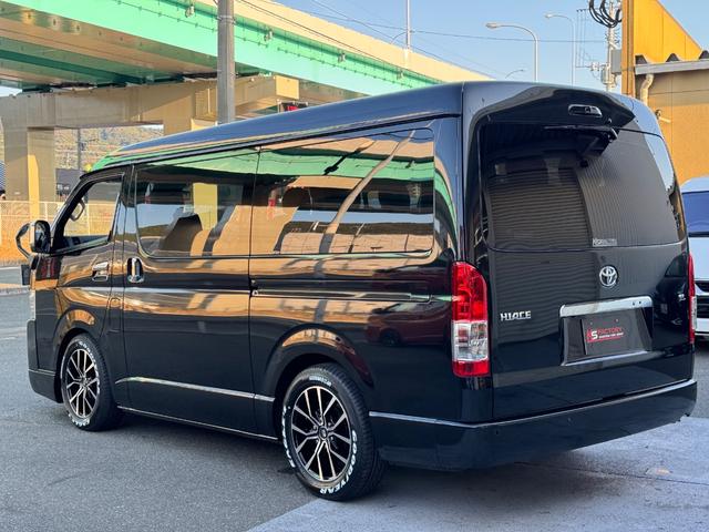 ハイエースワゴン ＧＬ　新車／ベッドキット／テーブル／シートアレンジ／フルフラット／新品１７ＡＷ／ゼロブレイク／４１５コブラスポイラー／ローダウン／ナスカータイヤ／間接照明／フローリング施工／新車ハイエースカスタム（35枚目）