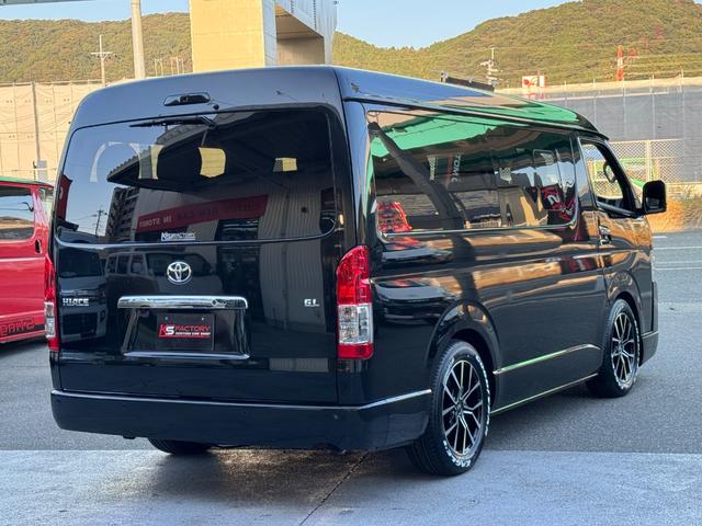 ハイエースワゴン ＧＬ　新車／ベッドキット／テーブル／シートアレンジ／フルフラット／新品１７ＡＷ／ゼロブレイク／４１５コブラスポイラー／ローダウン／ナスカータイヤ／間接照明／フローリング施工／新車ハイエースカスタム（36枚目）