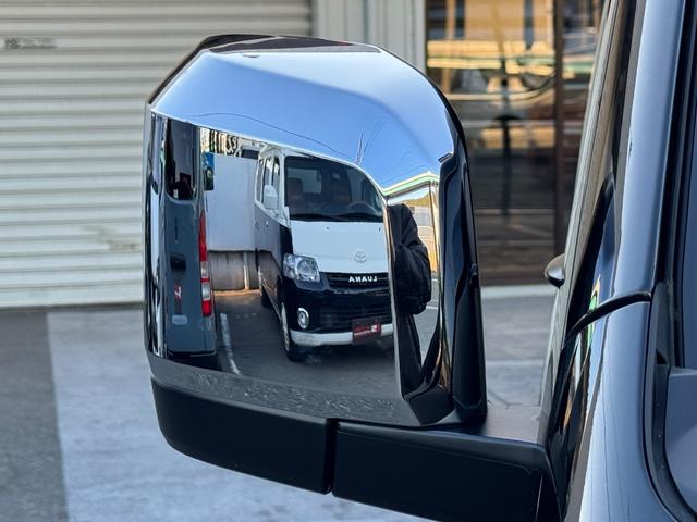 ハイエースワゴン ＧＬ　新車／ベッドキット／テーブル／シートアレンジ／フルフラット／新品１７ＡＷ／ゼロブレイク／４１５コブラスポイラー／ローダウン／ナスカータイヤ／間接照明／フローリング施工／新車ハイエースカスタム（45枚目）