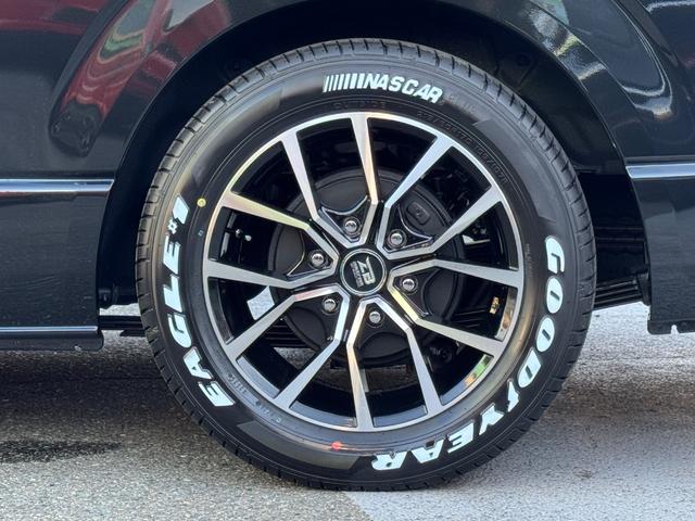 ハイエースワゴン ＧＬ　新車／ベッドキット／テーブル／シートアレンジ／フルフラット／新品１７ＡＷ／ゼロブレイク／４１５コブラスポイラー／ローダウン／ナスカータイヤ／間接照明／フローリング施工／新車ハイエースカスタム（47枚目）
