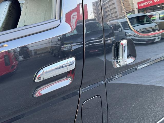 ハイエースワゴン ＧＬ　新車／ベッドキット／テーブル／シートアレンジ／フルフラット／新品１７ＡＷ／ゼロブレイク／４１５コブラスポイラー／ローダウン／ナスカータイヤ／間接照明／フローリング施工／新車ハイエースカスタム（56枚目）