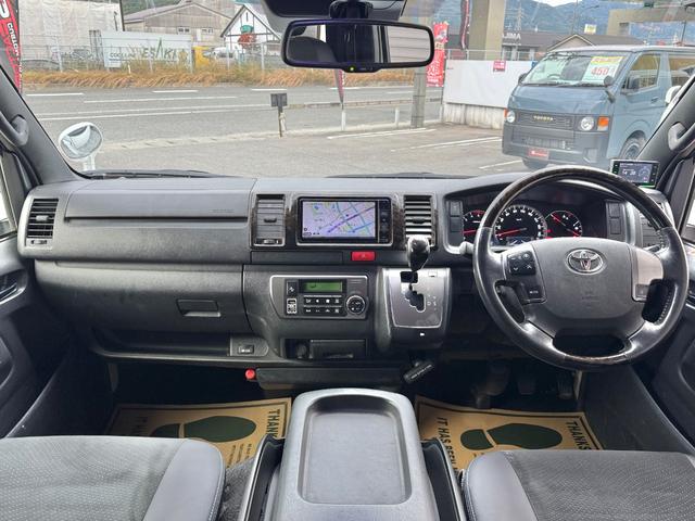 ハイエースバン スーパーGL ダークプライムII ディーゼル/ワンオーナー/バッドフェイス/ローダウン/CRSフロントスポイラー/GIBSONカミュラ/17AWナスカータイヤ/フローリング/LEDテールランプ/ETC/バックカメラ/ハイエースカスタム(2枚目)