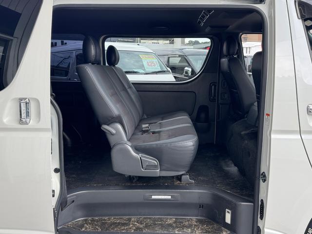 ハイエースバン スーパーGL ダークプライムII ディーゼル/ワンオーナー/バッドフェイス/ローダウン/CRSフロントスポイラー/GIBSONカミュラ/17AWナスカータイヤ/フローリング/LEDテールランプ/ETC/バックカメラ/ハイエースカスタム(6枚目)