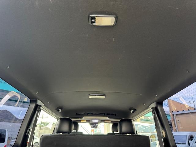 ハイエースバン スーパーGL ダークプライムII ディーゼル/ワンオーナー/バッドフェイス/ローダウン/CRSフロントスポイラー/GIBSONカミュラ/17AWナスカータイヤ/フローリング/LEDテールランプ/ETC/バックカメラ/ハイエースカスタム(11枚目)