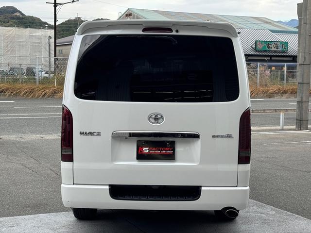 ハイエースバン スーパーGL ダークプライムII ディーゼル/ワンオーナー/バッドフェイス/ローダウン/CRSフロントスポイラー/GIBSONカミュラ/17AWナスカータイヤ/フローリング/LEDテールランプ/ETC/バックカメラ/ハイエースカスタム(14枚目)