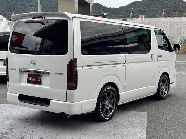 ハイエースバン スーパーGL ダークプライムII ディーゼル/ワンオーナー/バッドフェイス/ローダウン/CRSフロントスポイラー/GIBSONカミュラ/17AWナスカータイヤ/フローリング/LEDテールランプ/ETC/バックカメラ/ハイエースカスタム(21枚目)